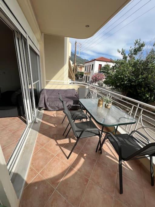 κοντά στη θάλασσα στην πολη κυπαρισσια Apartment